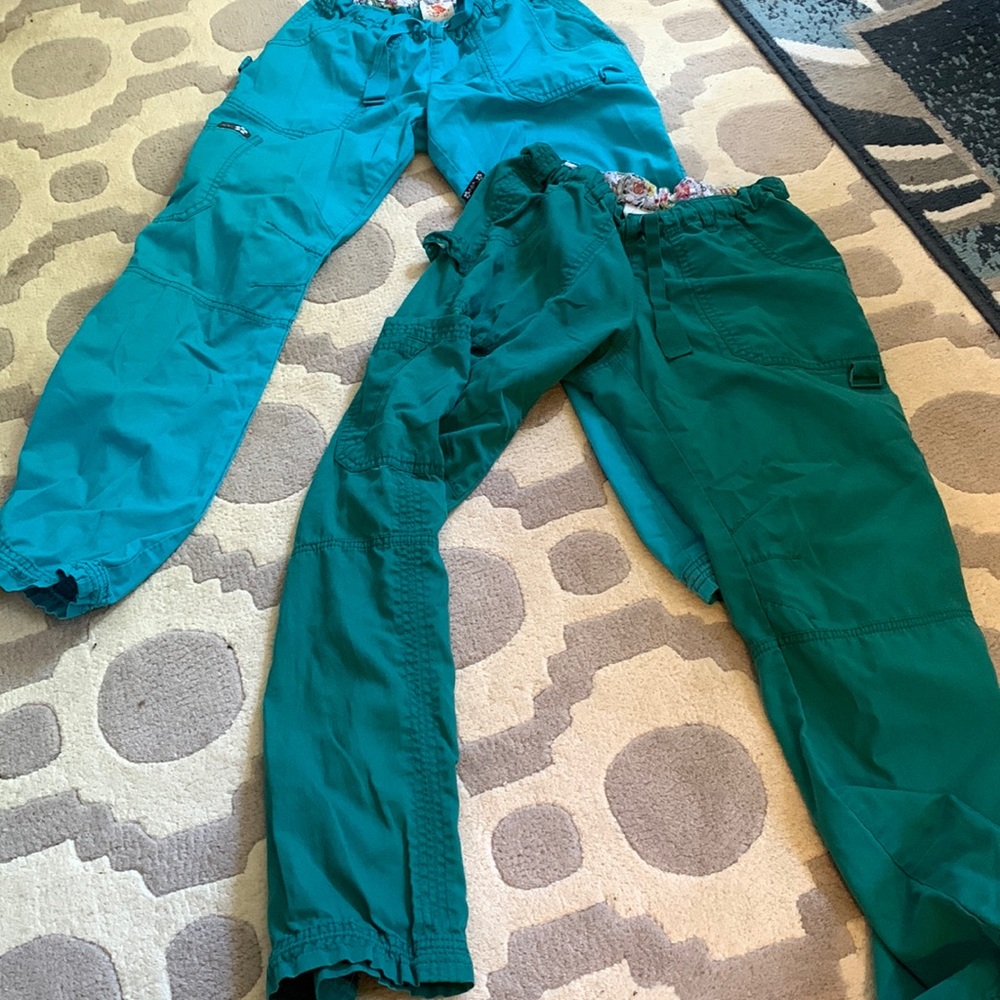 Bundle Koi Xs cargo scrubs